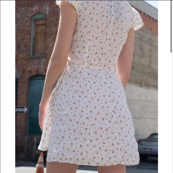 Brandy Melville Dresses & Skirts - Brandy Melville Tie Dress